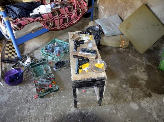 HIRSIZLARIN KULLANDIĞI KULÜBEDEN CEPHANELİK ÇIKTI