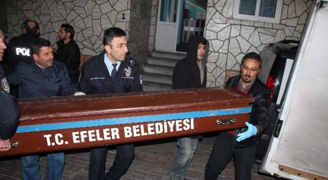 Cinnet geçiren baba ailesini katletti