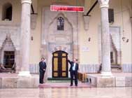 Belediyeden cami cemaatine jest