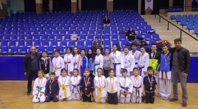 Söke'ye Aydın Karate İl Şampiyonasından 23 madalya