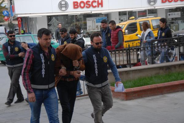 Kuşadası'nda aranan 5 kişi yakalandı
