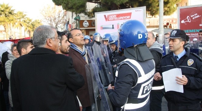 Didim'de izinsiz yürüyüşe polis müdahalesi…