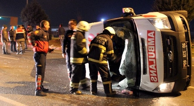 Hasta taşıyan ambulans takla attı: 5 yaralı