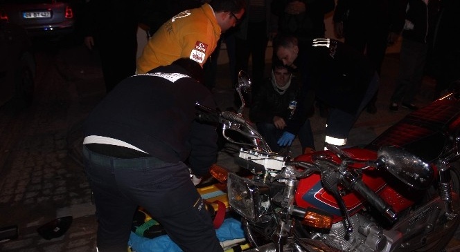 Motosikletli genç ölümden döndü