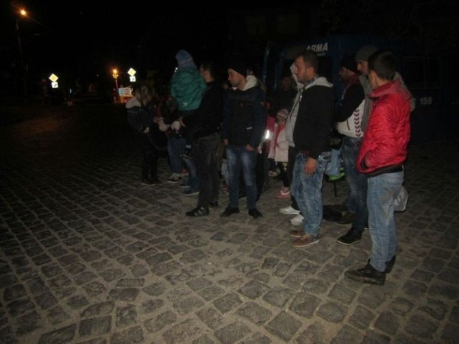 Kuşadası ve Didim'de 53 Suriyeli yakalandı