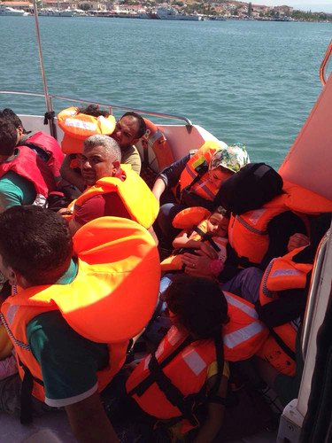 14 yaşında kaçak teknesinin dümeninde yakalandı