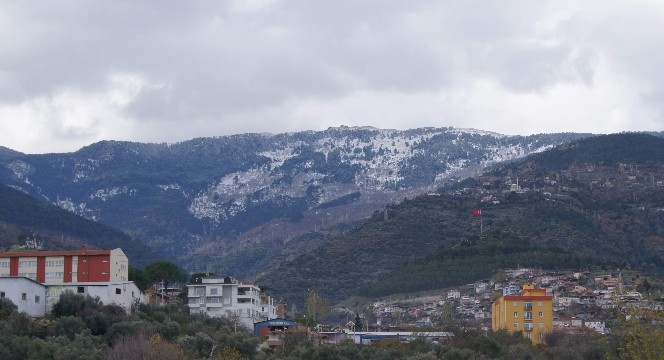 Madran Dağı beyaza büründü