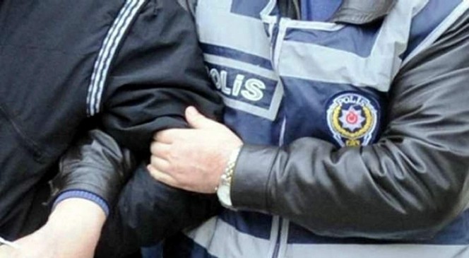 İki kapkaççı kaçtıkları araçla birlikte yakalandı