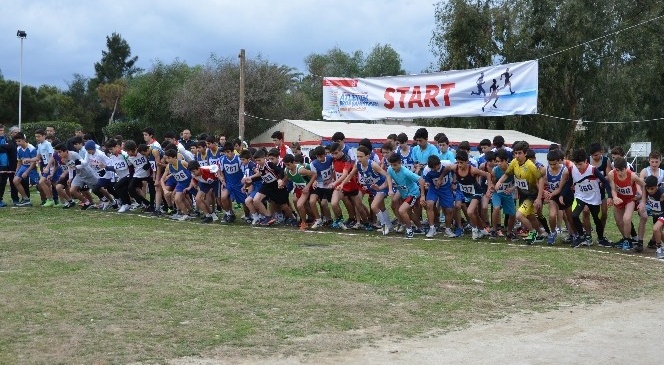 Okullar arası Kros Şampiyonası Kuşadası'nda yapıldı
