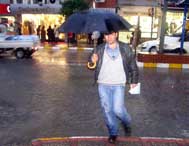 Sağanak yağış felç etti