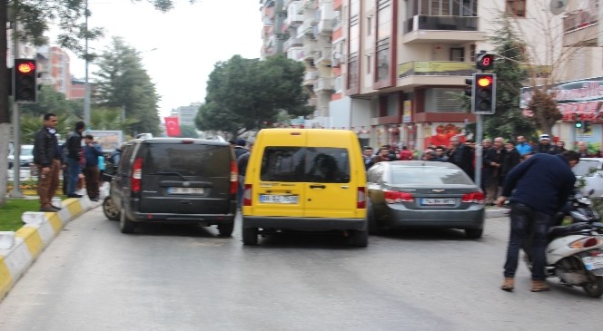 Zincirleme kazada Cadde trafiğe kapandı
