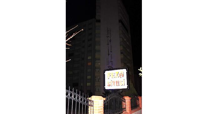 Genç kız 8. kattan ölüme atladı