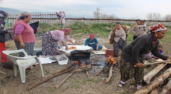 Çin mallarına yenik düşen Roman kadınlar yeni meslek arayışına girdi