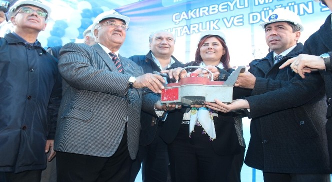 Çakırbeyli'de miting gibi temel atma töreni