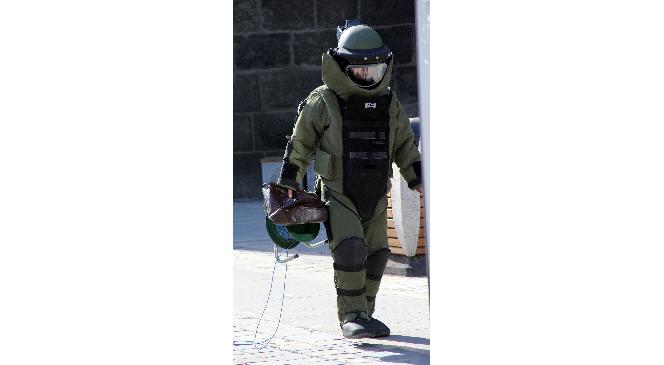 Turunç ağacındaki şüpheli çanta polisi alarma geçirdi