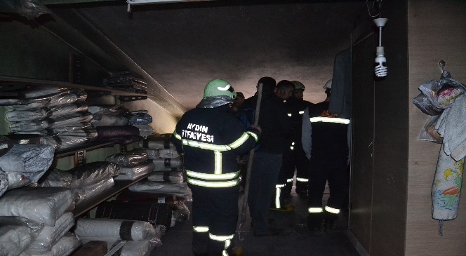 İş yeri yangını paniğe neden oldu