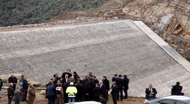 Bakan Eroğlu Gökbel Barajı'nda incelemelerde bulundu