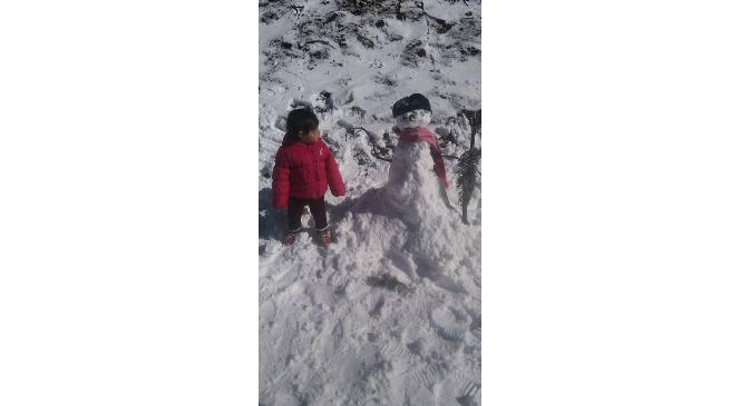 Aydın'da öğrenciler tatilin son günü kar keyfi yaptı