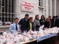 60. yıl İ.Ö.O. velilerinden okul yararına kermes