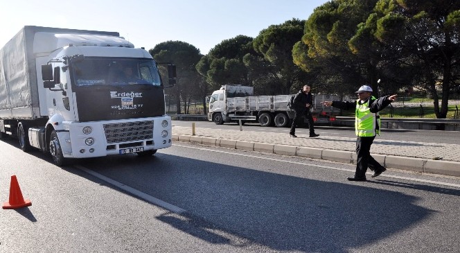 Trafik ekipleri darphane gibi çalıştı