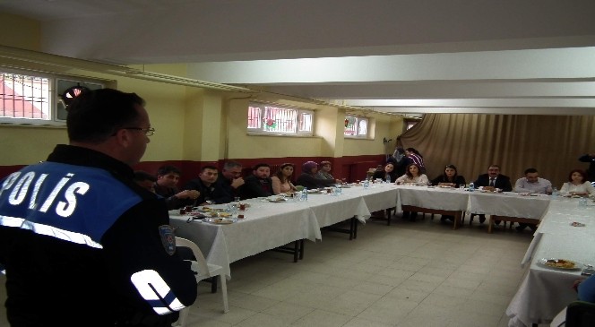 Aydın Polisi okul aile birliklerini bilgilendirdi