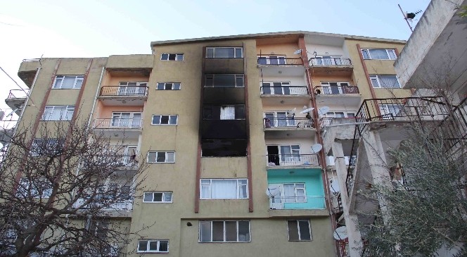 Kuşadası'nda 6 katlı apartmanda yangın