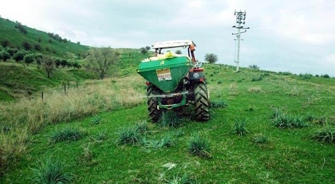 Aydın'da yılın ilk mera ıslahı gübreleme çalışmaları tamamlandı