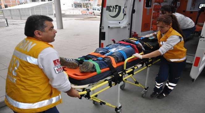 Direksiyon hakimiyetini kaybeden araç takla attı; 1'i ağır 3 yaralı