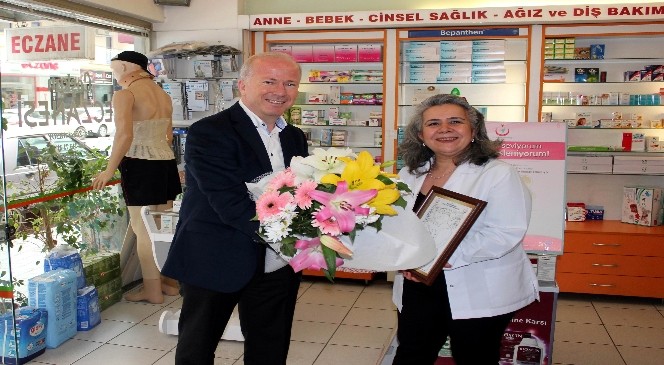 Aydın'da bebek dostu eczane ödüllendirildi