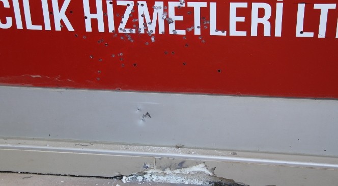 CHP Didim Meclis üyesi Sinan Ceyhan'ın işyeri kurşunlandı