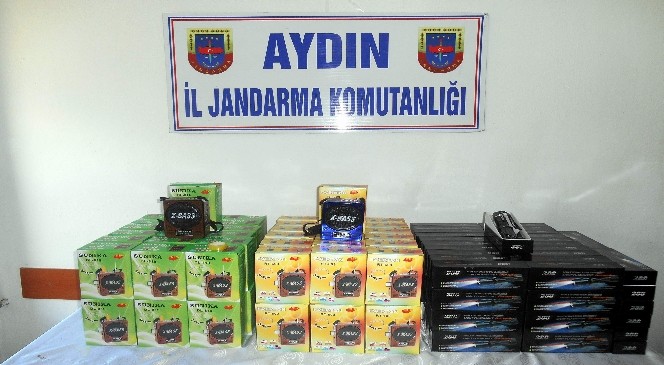 Aydın'da kaçak radyo ve el feneri yakalandı