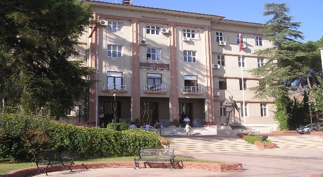 Vali ve vali yardımcılarının ismini kullanarak dolandırıcılık yaptılar