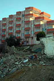 Kuşadasında heyelan