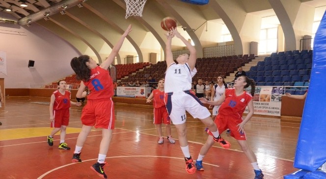 Aydın'dan basketbolun yıldızları geçti