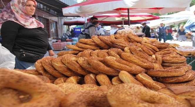 Aydın'da semt pazarlarının simit geleneği devam ediyor