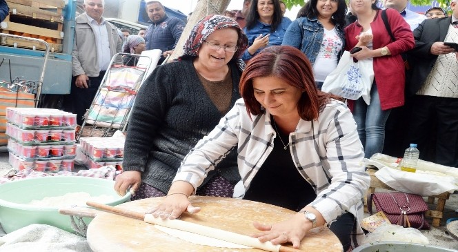 Topuklu Efe fide dağıtıp kendi elleriyle yufka açtı