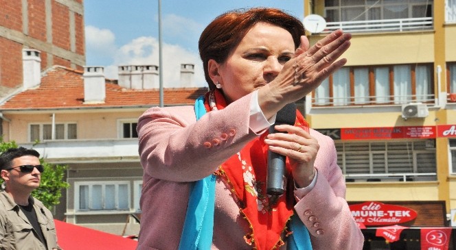Akşener: "Vız gelir tirıs gider"