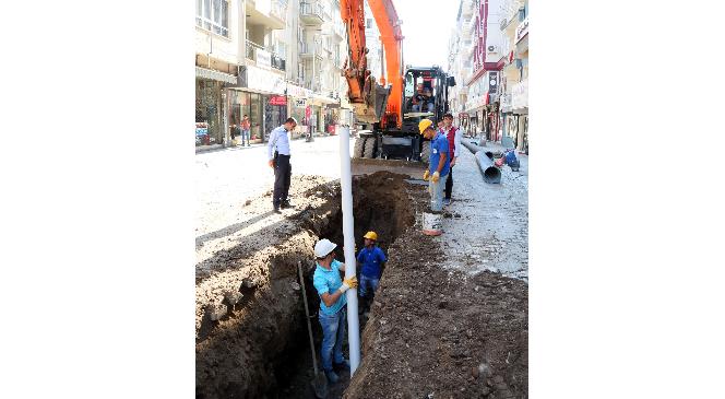 Efeler Kıbrıs Caddesi'nde yağmursuyu çilesi bitiyor