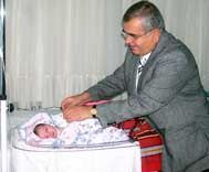 2007nin son, 2008in ilk bebeklerine Vali Malaydan altın