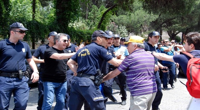 Aydın'daki KESK eyleminde slogan ve güzergah gerilimi