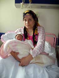 Sökede 2008in ilk bebeği bir gün sonra doğdu