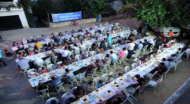 Büyükşehir iftar sofralarına yoğun ilgi