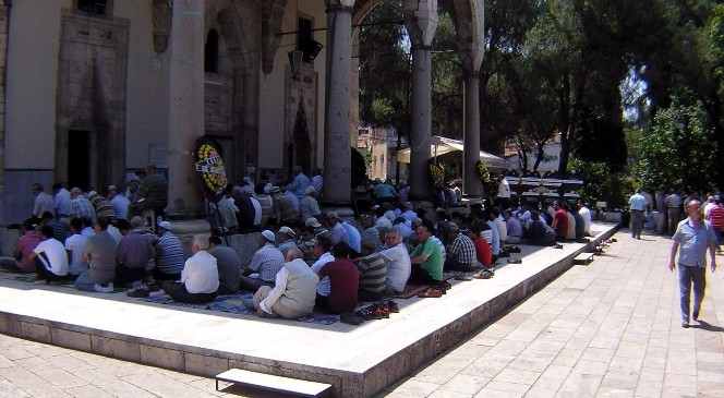 Aydınlılar Ramazanın ilk cuması camileri doldurdu