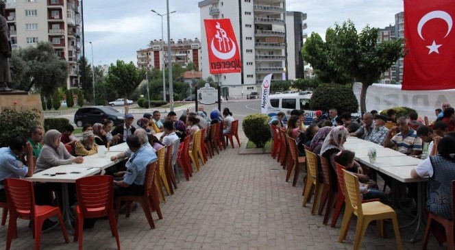 Alperenlerin iftar sofrası büyüyor