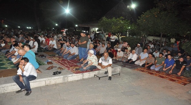 Aydın'da sabah namazında camiler doldu taştı