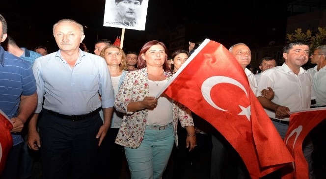 Başkan Çerçioğlu, Çine’de demokrasi yürüyüşüne katıldı