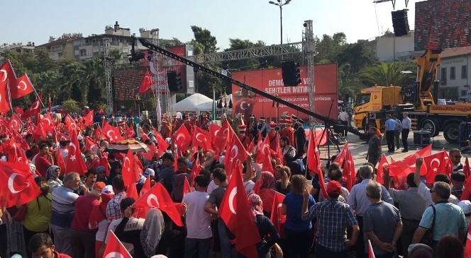 Aydın’da Demokrasi ve Şehitler Mitingi başladı