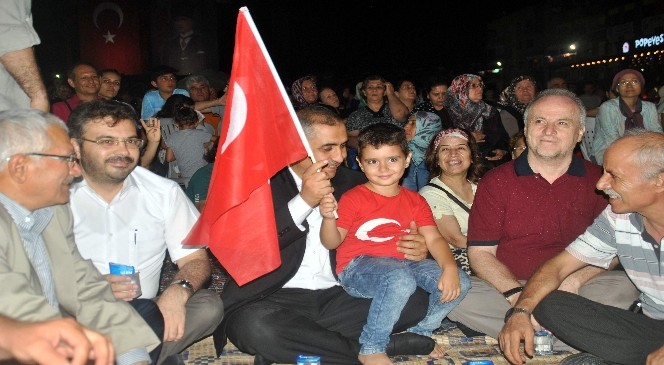 Aydın’da son ’demokrasi nöbeti’ coşku içinde geçti