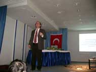 Şiddet konulu konferansa ilgi zayıftı