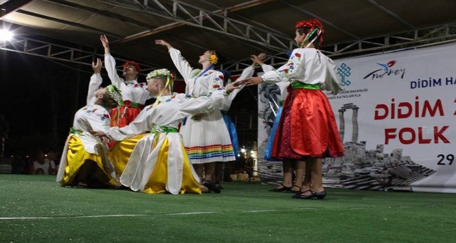 Didim’de 3. Uluslararası Halk Dansları Festivali başladı